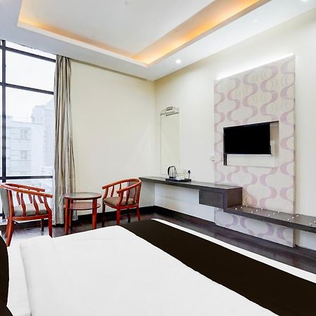 Hotel Super Townhouse Sector 51 Noida Near Metro Station Exterior foto
