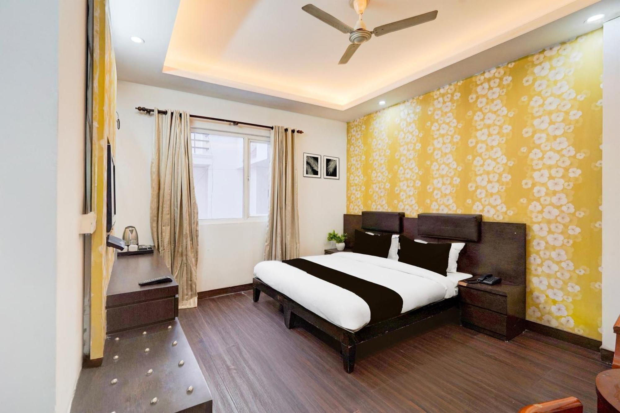 Hotel Super Townhouse Sector 51 Noida Near Metro Station Exterior foto